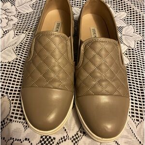 Steve Madden casual slip on Woman’s size 10